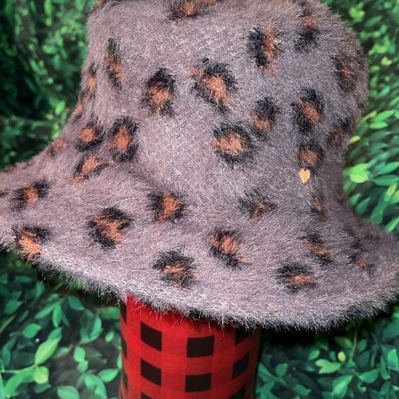 NWT- FAUX CASHMERE LEOPARD PATTERN HAT ( BRN/BLK/ORANGE/MOCHA BACKGROUND - Picture 2 of 8